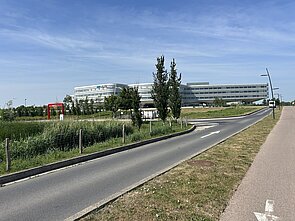 Imposantes Krankenhausgebäude