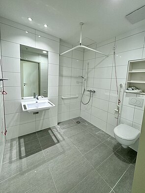 Badezimmer in einem Patientenzimmer des Krankenhauses Maria-Hilf in Bergheim