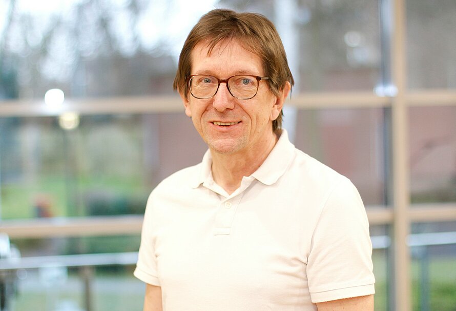 Dr. Sanker: Wirbelsäulenspezialist in Bergheim Dr. Sanker behandelt Bandscheibenvorfälle und allgemeine Rückenleiden