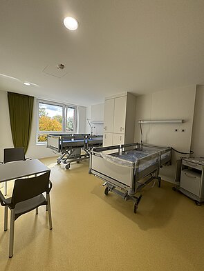 Renoviertes Zwei-Bett-Zimmer für Patienten im Krankenhaus Maria-Hilf in Bergheim