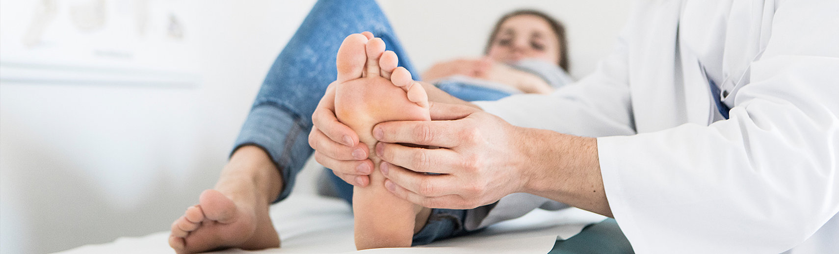 Ob Fußfehlstellung, Sportunfall oder Verschleißerkrankung – wir beraten Sie gerne zu verschiedenen Behandlungsmöglichkeiten.  [