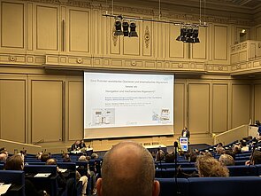 Vortragssaal beim Vortrag zu Einsatz von KI und Robotik bei orthopädischen Operationen beim Endoprothetikkongress 2026