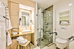 Badezimmer in einem Patientenzimmer des Krankenhauses Maria-Hilf in Bergheim