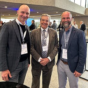 Dr. Hoeckle und Dr. Alberto Siccard, Unternehmensgründer von Medacta.JPG