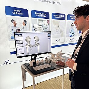 Mitarbeiter präsentiert die Nextar-Methode