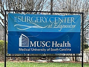 Schild des Surgerey Center of Edgewater in Charlotte, South Carolina, USA